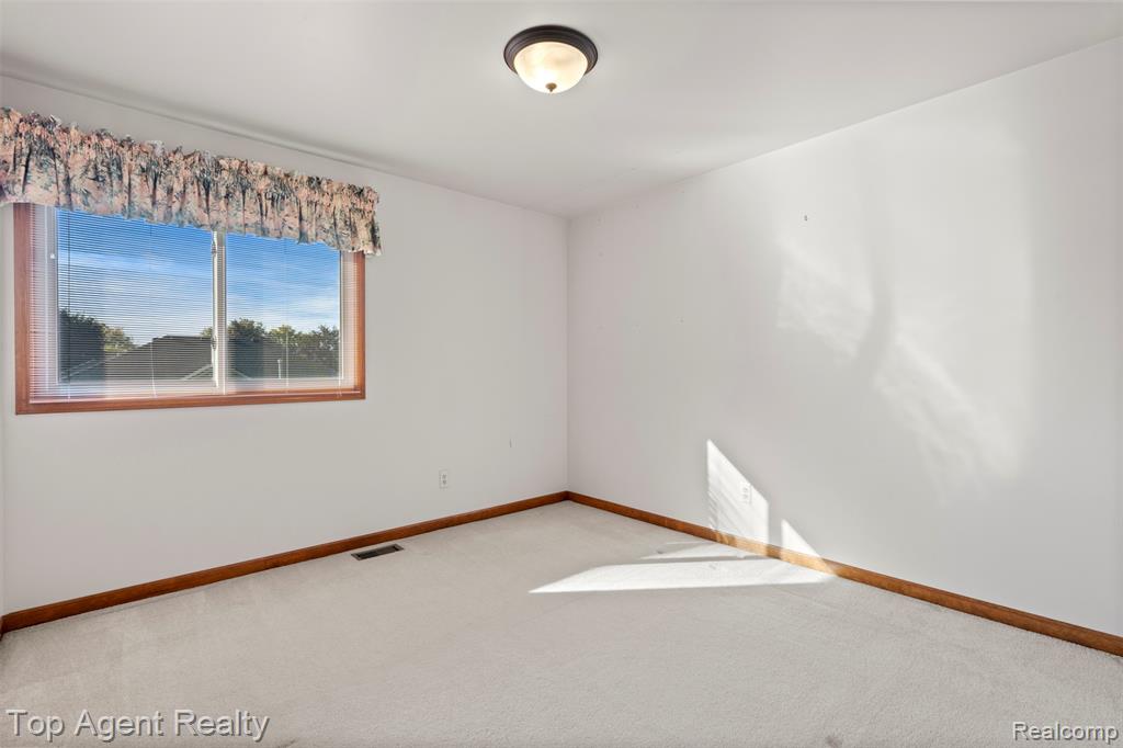 4430 Bayleaf Drive, Sterling Heights, MI 48314 — Photo 27