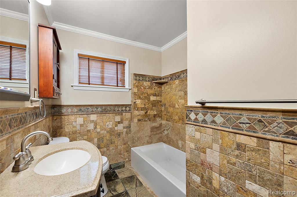 637 S Edgeworth Avenue, Royal Oak, MI 48067 — Photo 8