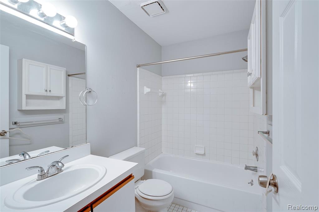 42481 Lilley Pointe Drive, Canton, MI 48187 — Photo 26