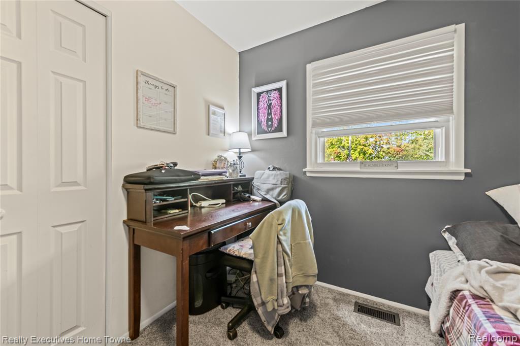 29667 Newport Drive, Warren, MI 48088 — Photo 21