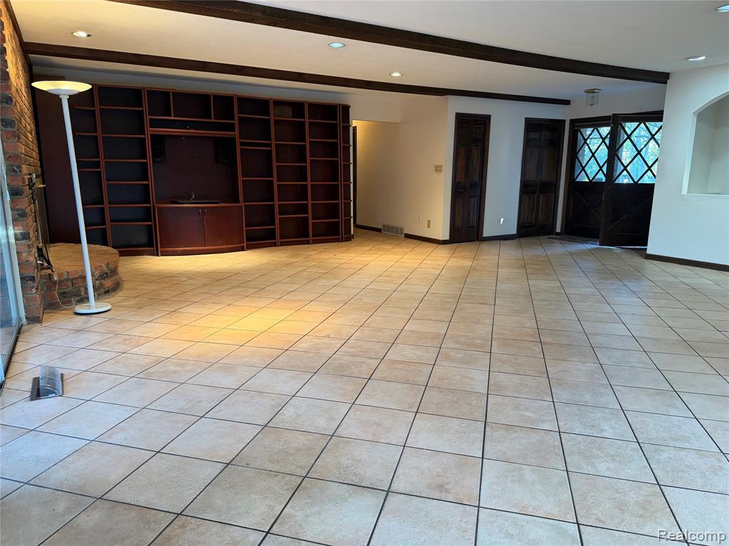 4260 E Newland Drive, West Bloomfield, MI 48323 — Photo 6