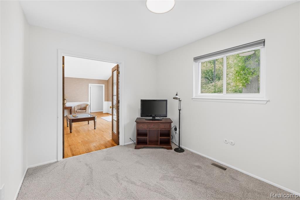 8733 Woodside Drive, Grosse Ile, MI 48138 — Photo 22