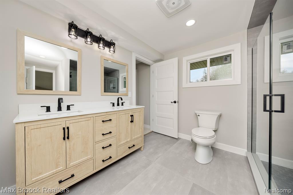 5240 CLARENDON CREST Street, Bloomfield Hills, MI 48302 — Photo 32