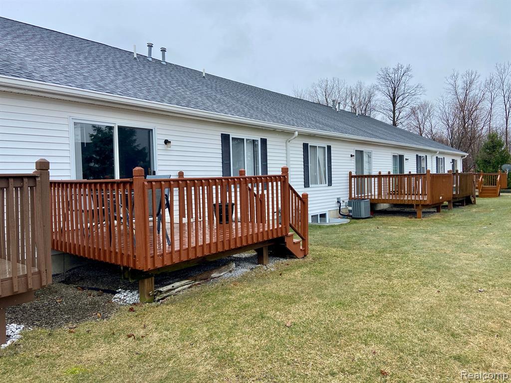 936 LIGHTHOUSE Drive, Marysville, MI 48040 — Photo 28