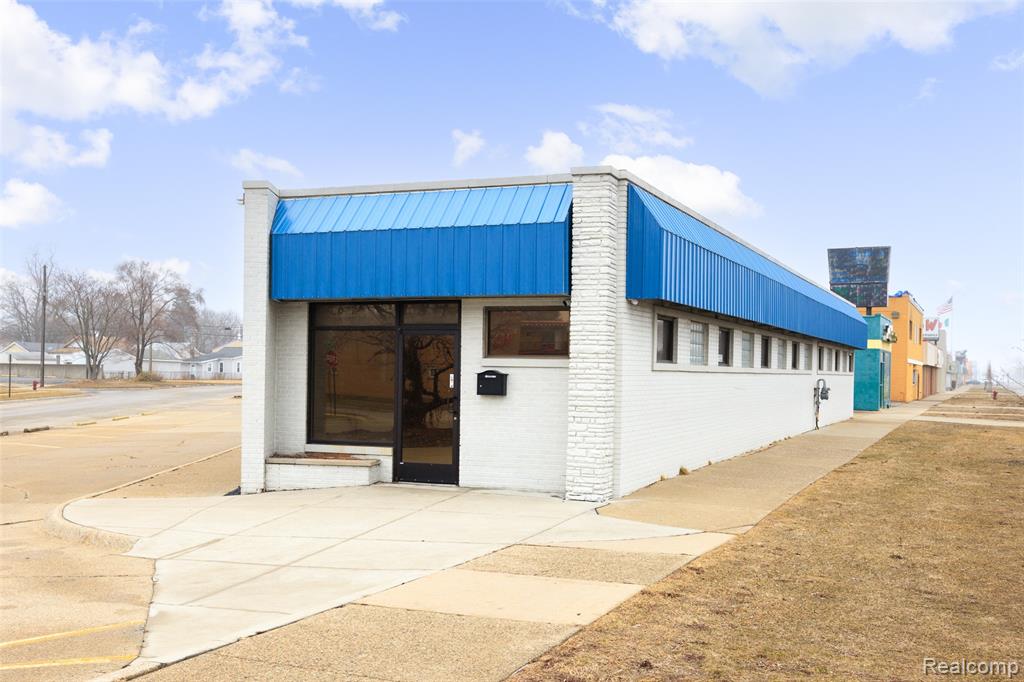 21103 Gratiot Avenue, Eastpointe, MI 48021