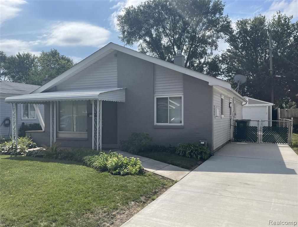 936 E Annabelle Avenue, Hazel Park, MI 48030