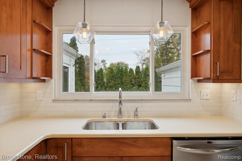 16951 Locherbie Avenue, Beverly Hills, MI 48025 — Photo 16