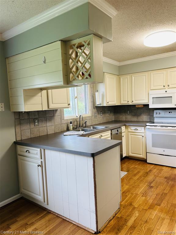 4315 Crestknoll Drive, Grand Blanc, MI 48439 — Photo 14