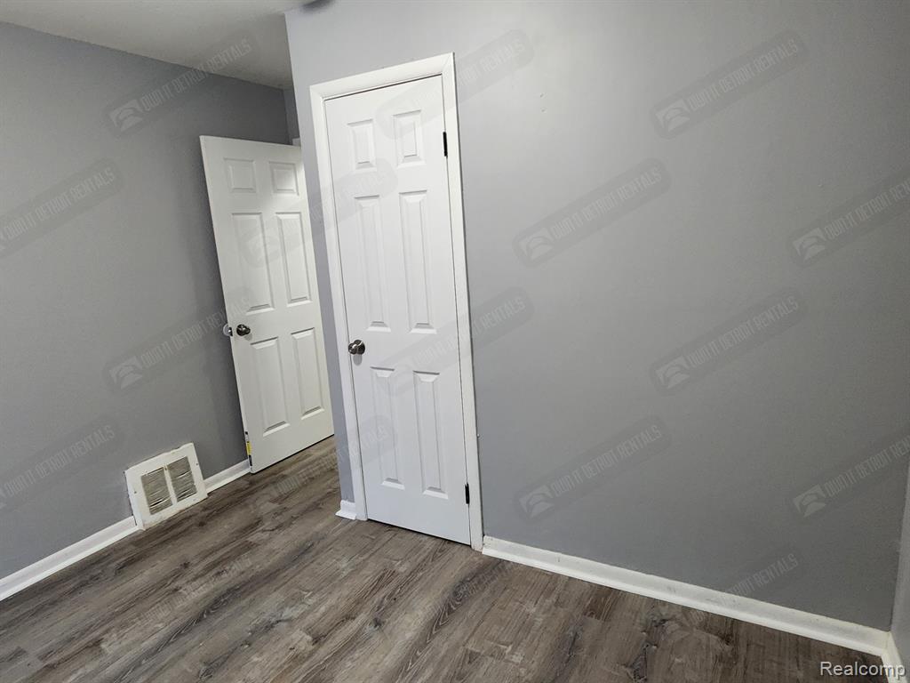 1139 S BASSETT Street, Detroit, MI 48217 — Photo 14