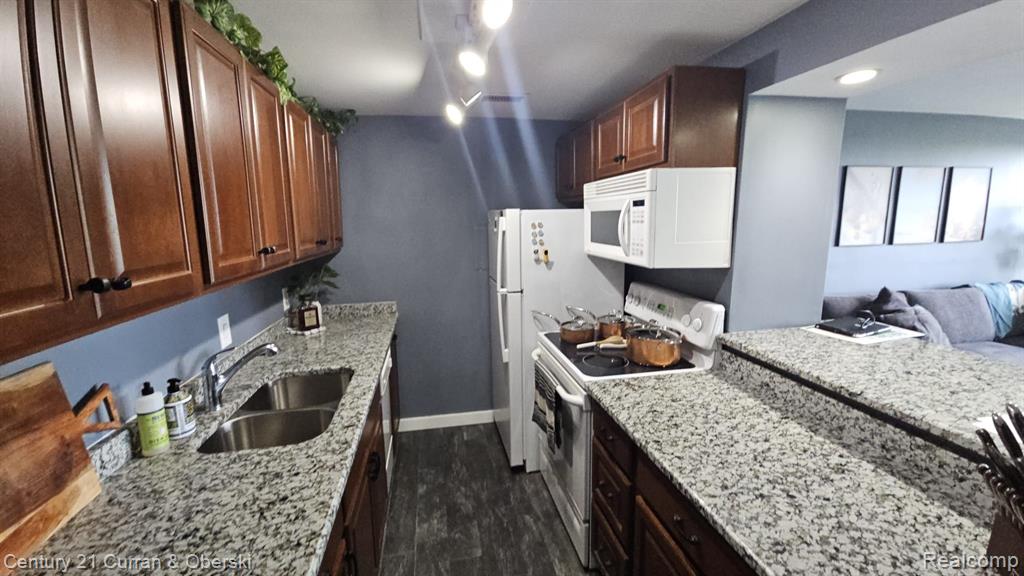 22700 Garrison Street, 705, Dearborn, MI 48124 — Photo 9