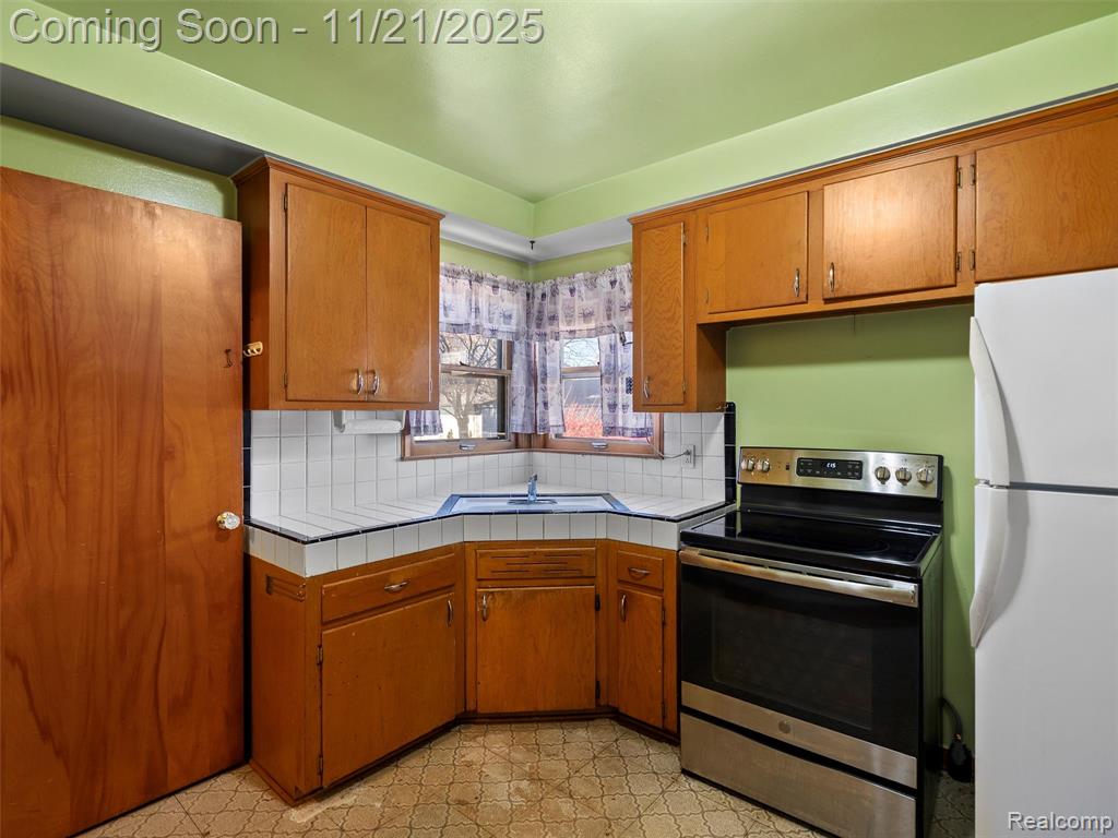 9831 Seltzer Street, Livonia, MI 48150 — Photo 9