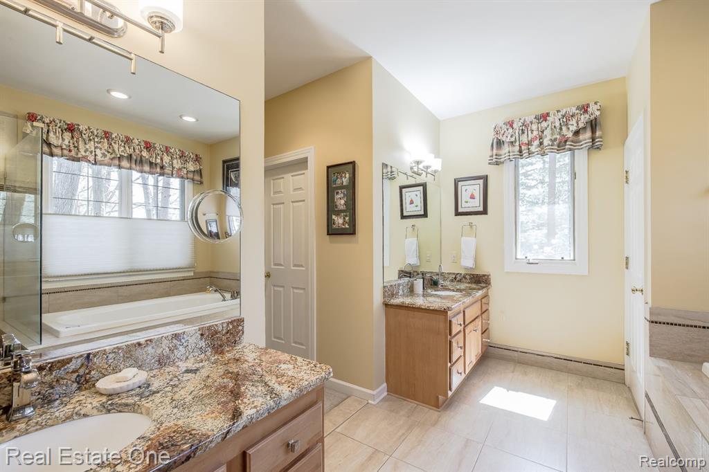 9316 LAKEBLUFF Drive, Clarkston, MI 48348 — Photo 38