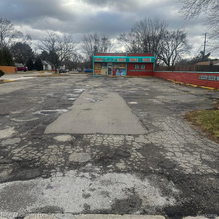 5102 9 Mile Rd, Warren, MI 48091 — Photo 3