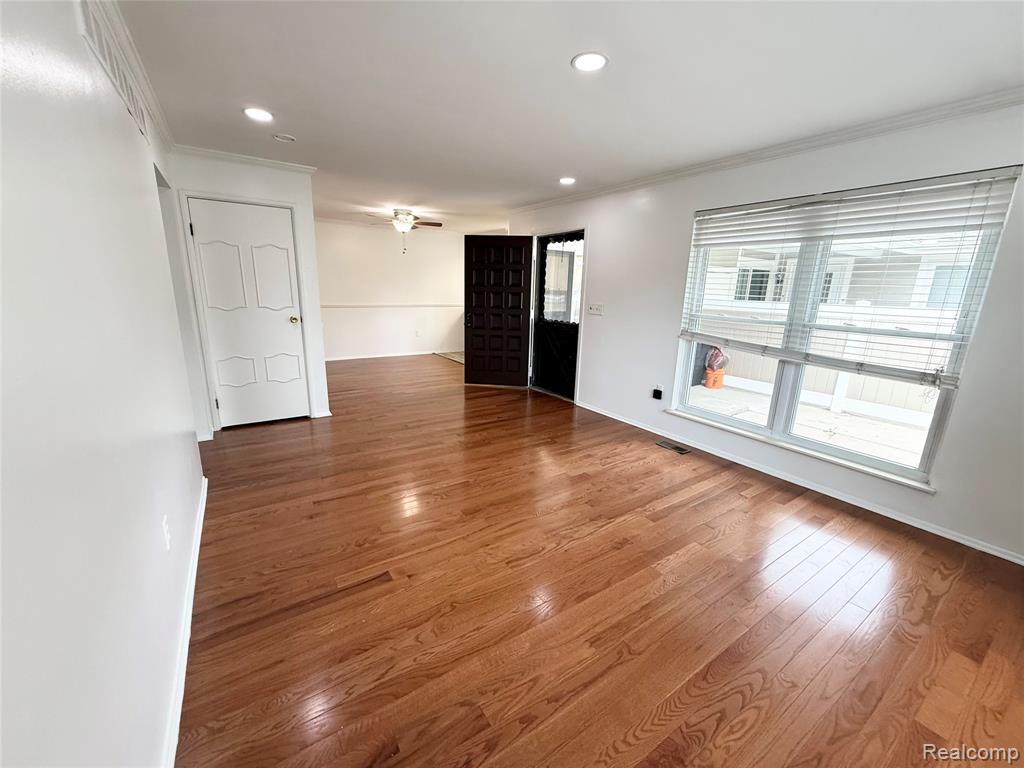39613 Village Wood Ln, Novi, MI — Photo 5