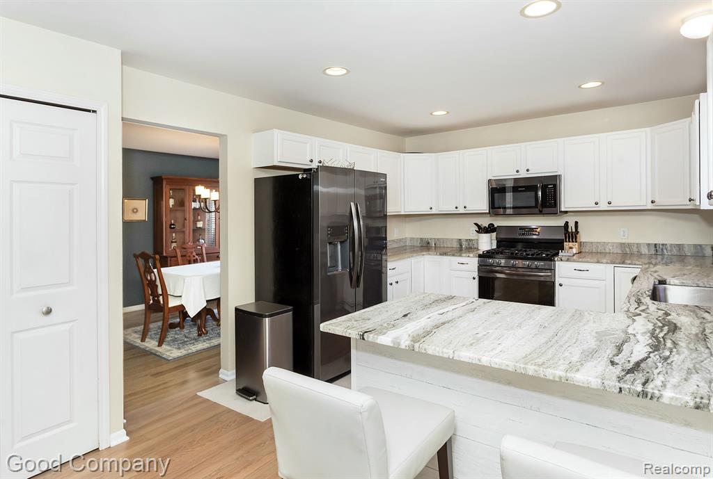 883 VANDERPOOL Drive, Troy, MI 48083 — Photo 13