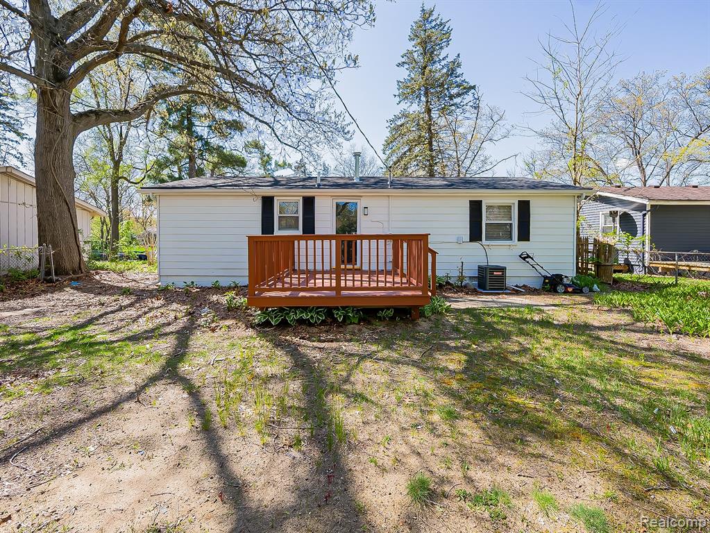 9650 Cooley Lake Road, White Lake, MI — Photo 29