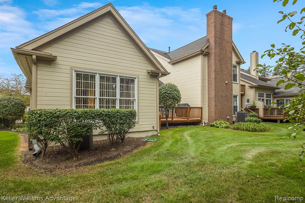 39542 VILLAGE RUN Drive, Northville, MI 48168 — Photo 23