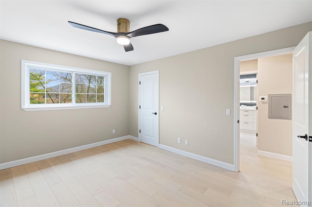 591 E FOX HILLS Drive, Bloomfield Hills, MI 48304 — Photo 21