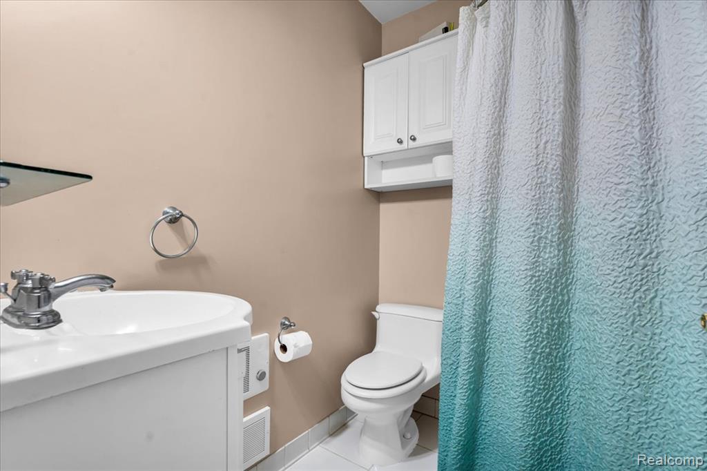 4360 Sherwood Road, Ortonville, MI 48462 — Photo 17