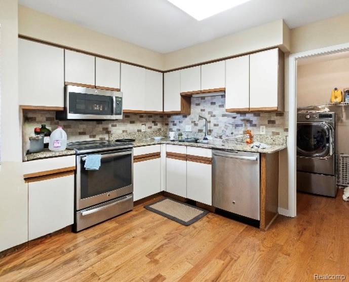 6693 Maple Lakes Drive, 62, West Bloomfield, MI — Photo 3