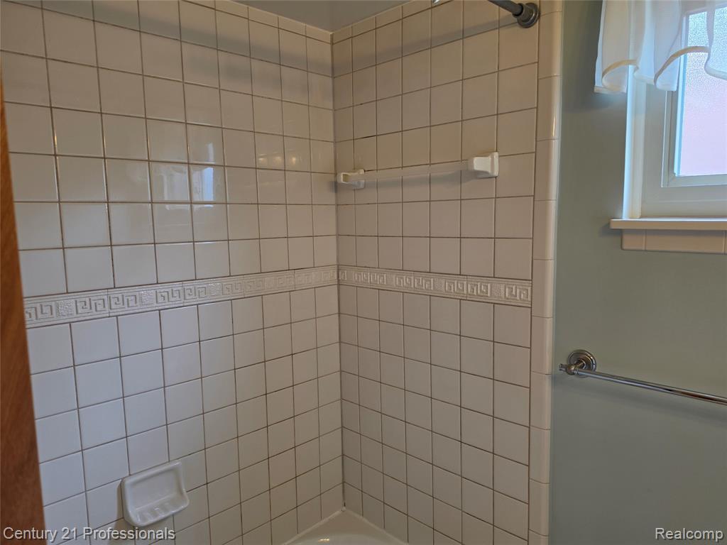 29421 Mark Avenue, Madison Heights, MI 48071 — Photo 34