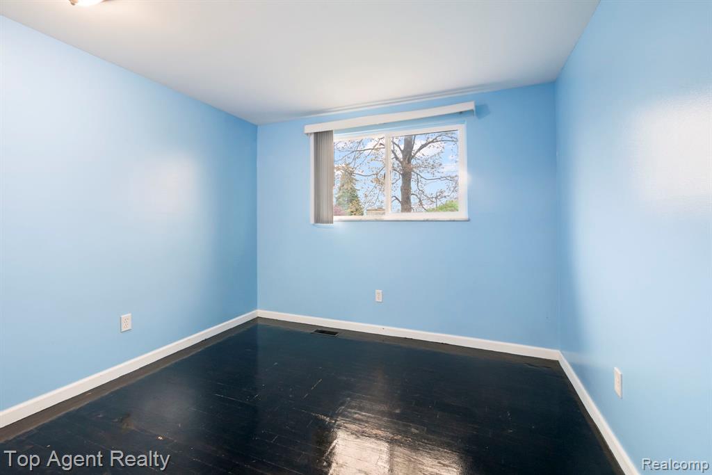 30151 Barbary Court, Warren, MI 48093 — Photo 32