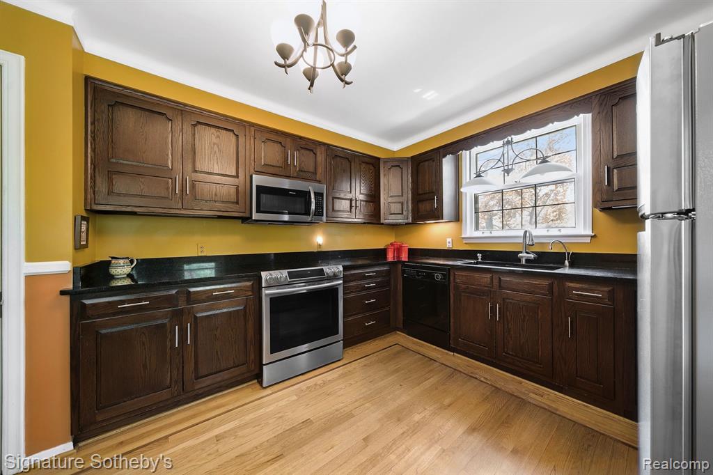 27721 SANTA BARBARA Drive, Lathrup Village, MI 48076 — Photo 12