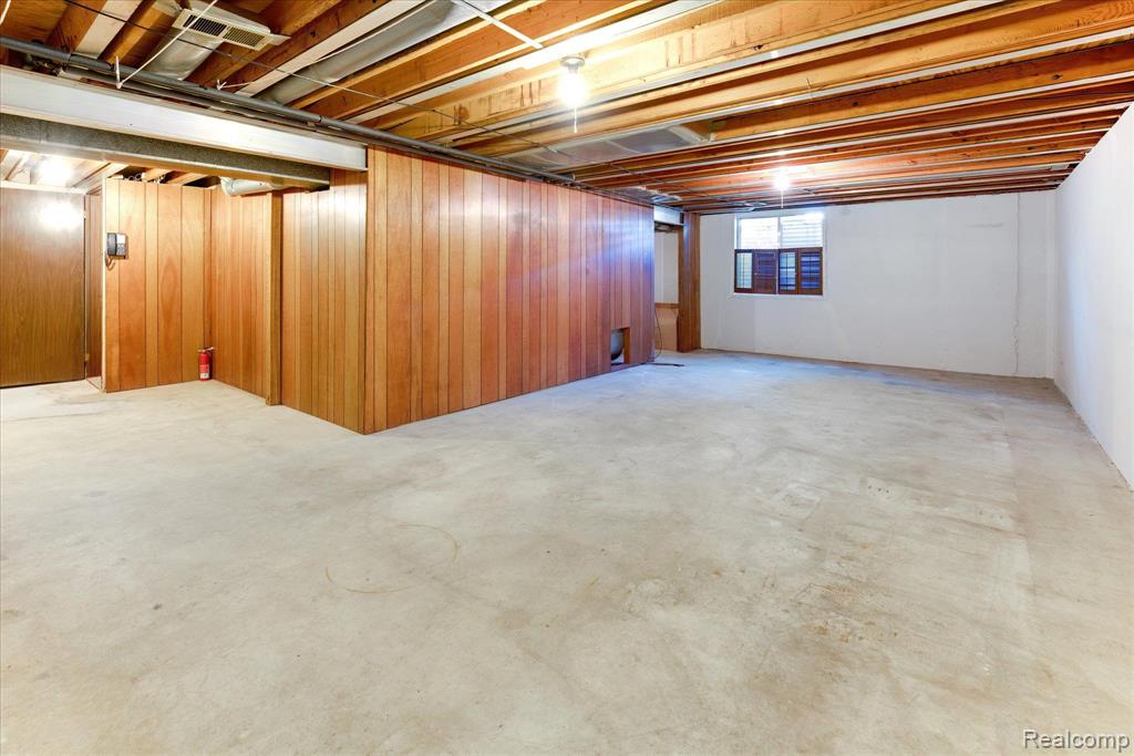 2702 ROUNDTREE Drive, Troy, MI 48083 — Photo 26