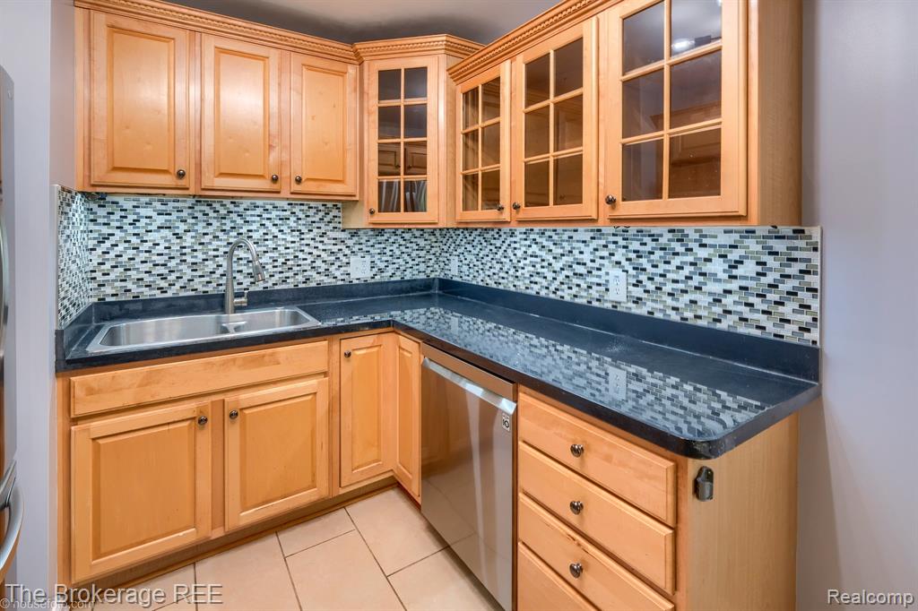 6230 Woodsdale Drive, Grand Blanc, MI 48439 — Photo 21