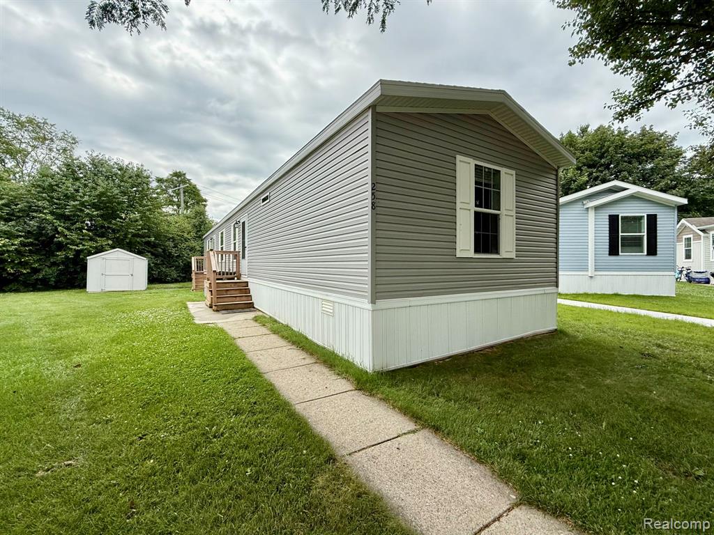 258 Diamond Circle, Whitmore Lake, MI 48189 — Photo 2
