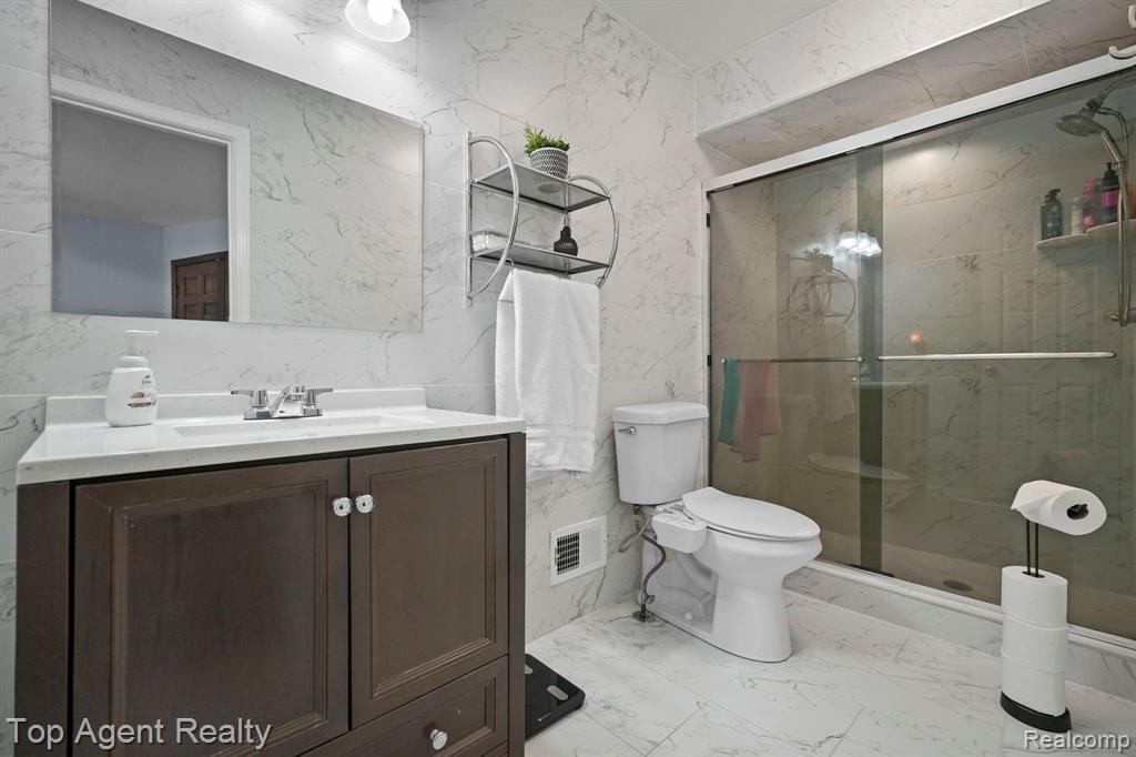 445 LEXINGTON Drive, Rochester Hills, MI 48307 — Photo 21