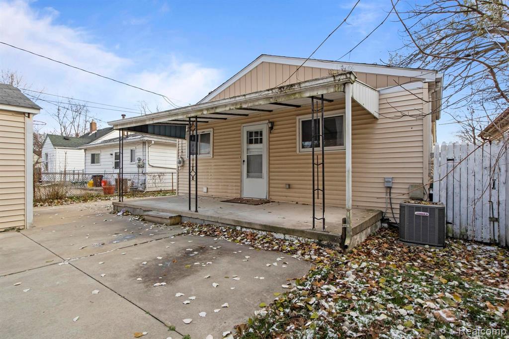 7027 HUDSON Avenue, Warren, MI 48091 — Photo 24