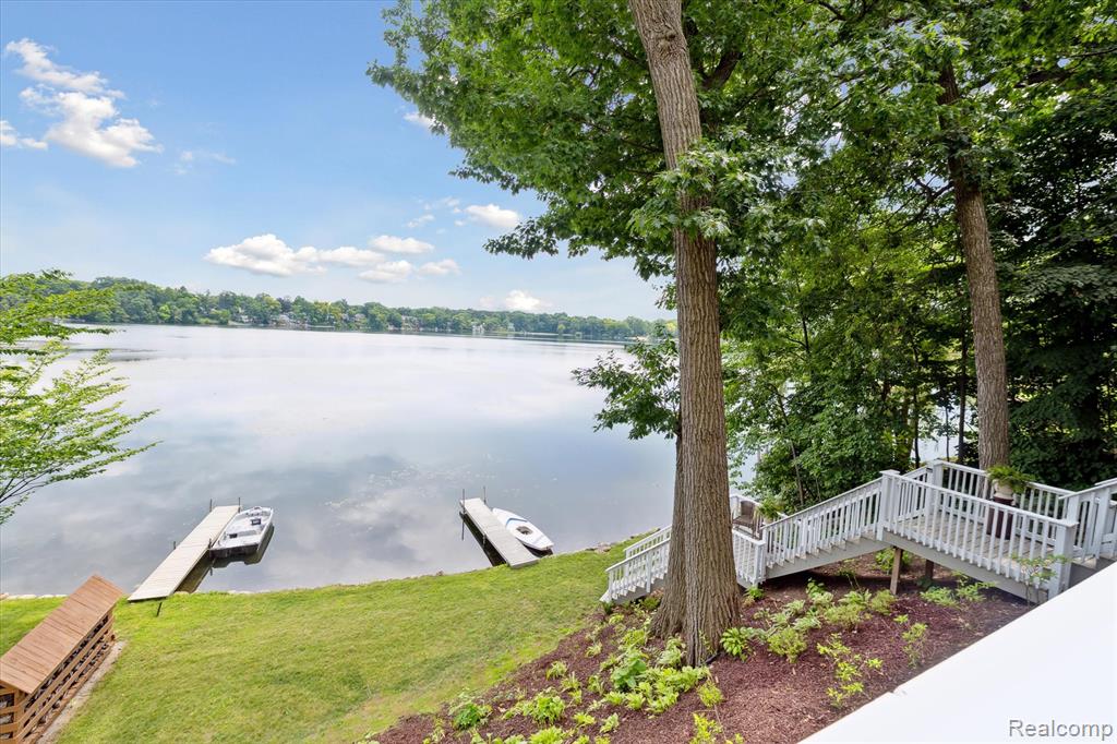 6201 Academy Drive, Brighton, MI 48116 — Photo 2