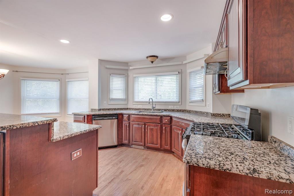 49301 Clinton Terrace Drive, Macomb, MI 48044 — Photo 12