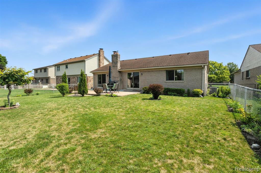 42393 Royal Lane, Clinton Twp, MI 48038 — Photo 28