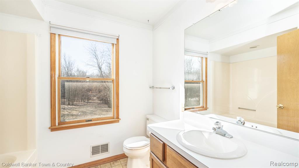 5427 OAK GROVE Road, Howell, MI 48855 — Photo 34
