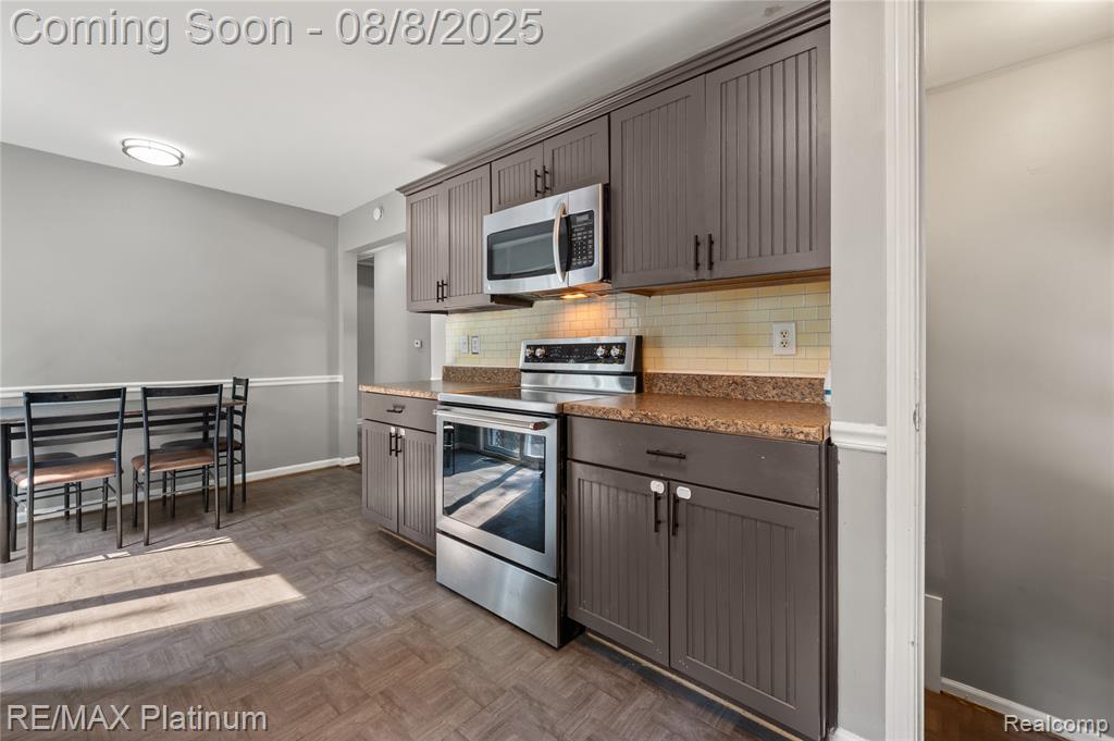 708 Elmwood Drive, Fenton, MI 48430 — Photo 17