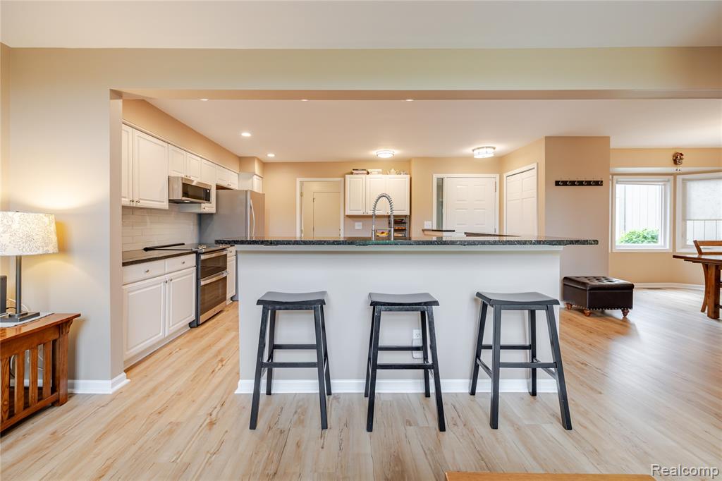 9892 Hawthorne Glen Drive, Grosse Ile, MI 48138 — Photo 5