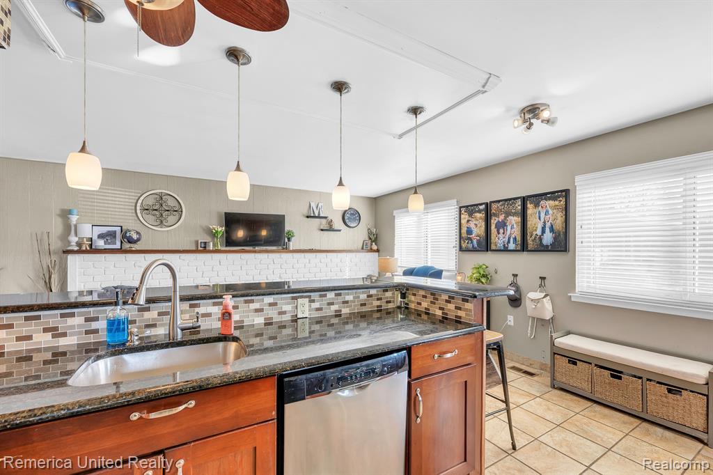 8906 E DEBORAH, Livonia, MI 48150 — Photo 15