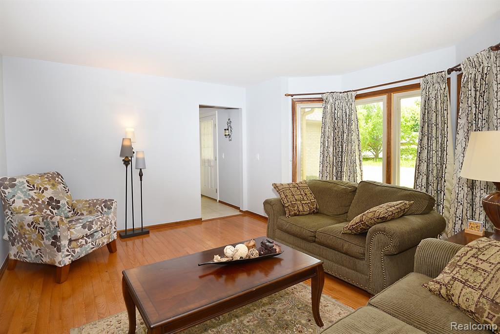 6186 Smithfield Drive, Troy, MI 48085 — Photo 4
