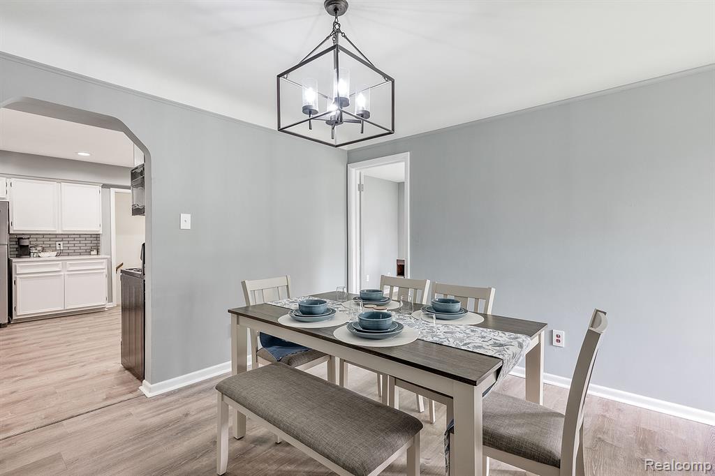 600 WOODCREST Drive, Dearborn, MI 48124 — Photo 10