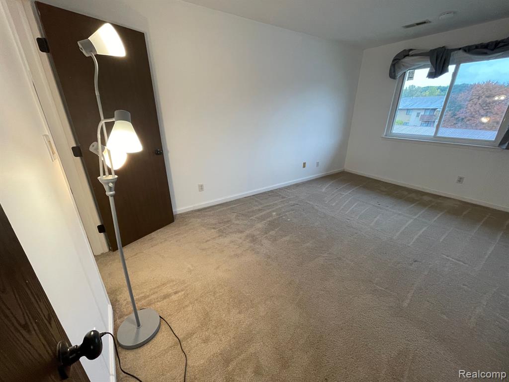 7599 MANOR CIR, Westland, MI — Photo 9