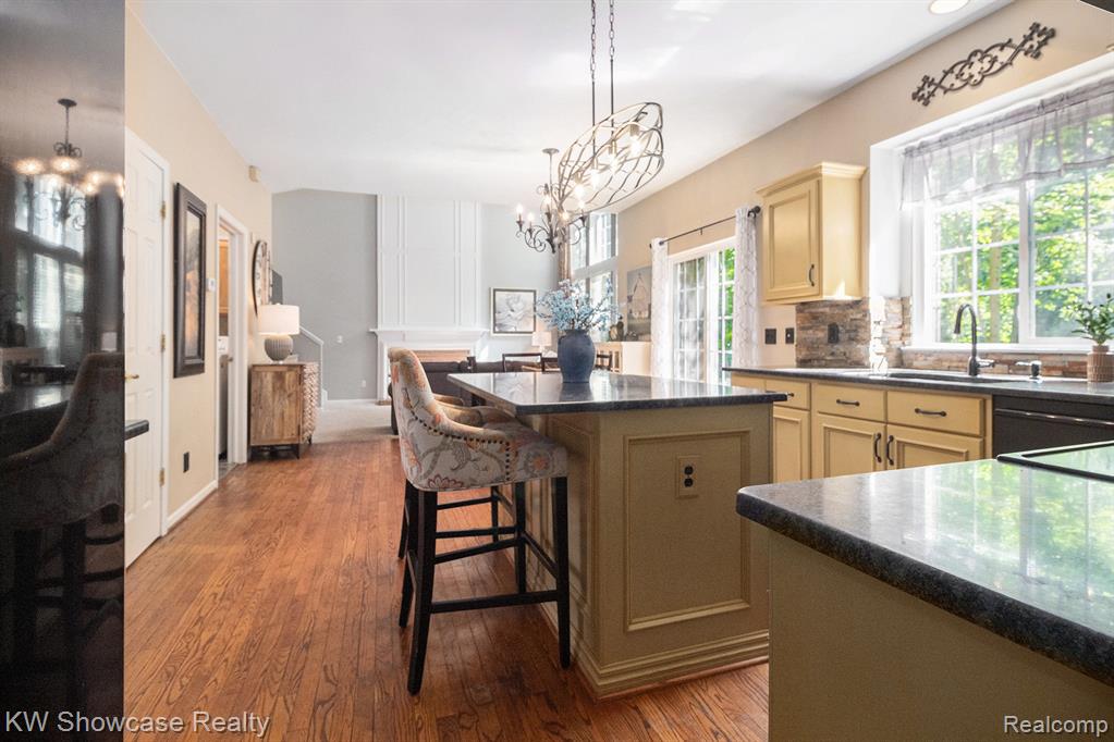 844 Wood Run Court, South Lyon, MI 48178 — Photo 9