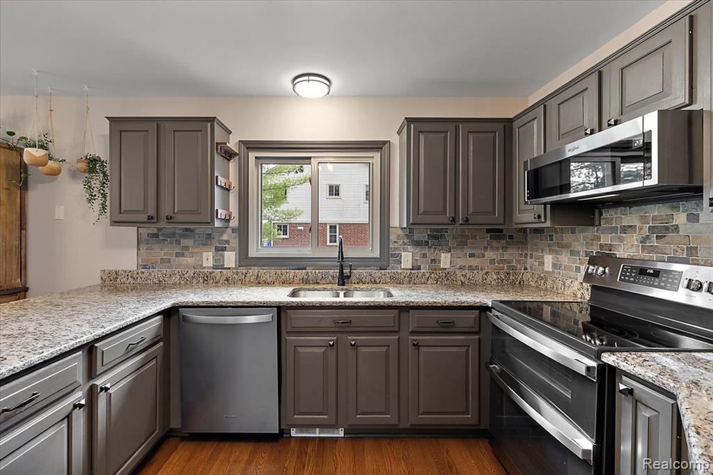42764 Bloomingdale Drive, Sterling Heights, MI 48314 — Photo 13