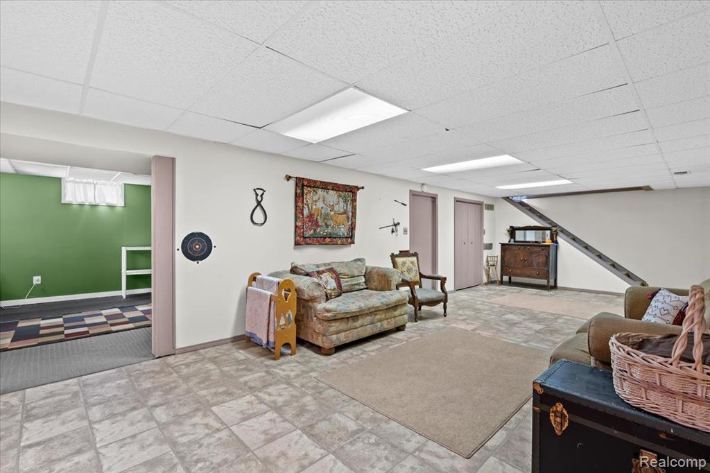 6460 Hogan Road, Fenton, MI 48430 — Photo 18