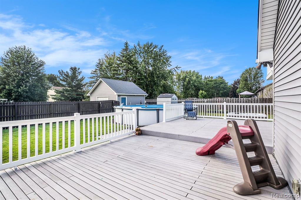 6084 Chatham Court, Grand Blanc, MI 48439 — Photo 38