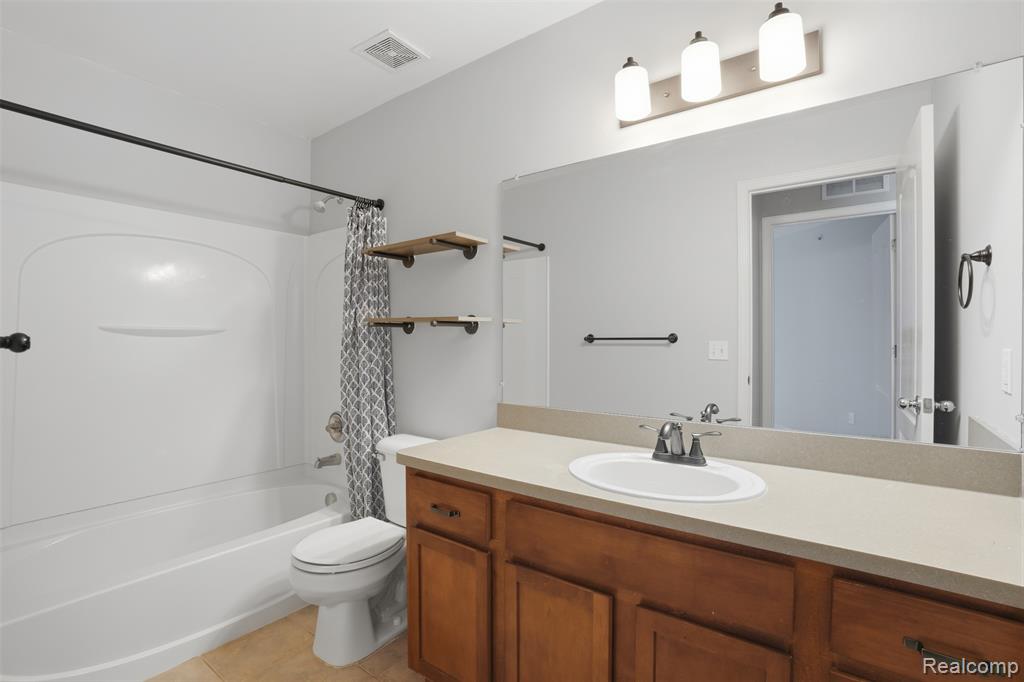 320 N Wixom Road, 30, Wixom, MI 48393 — Photo 26