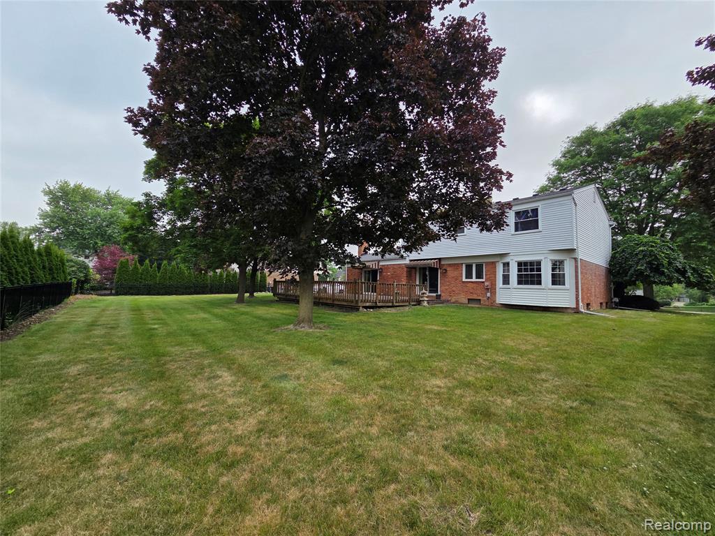 5379 Winchester Drive, Troy, MI 48085 — Photo 32
