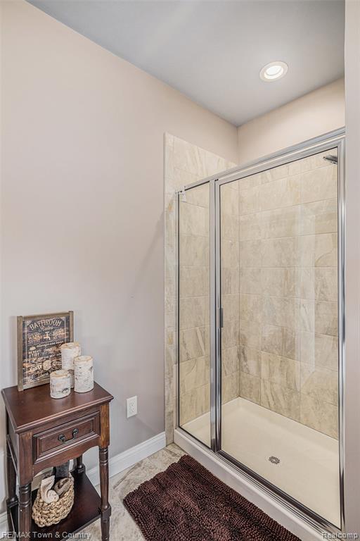 1535 Woodlake Lane, Grand Blanc, MI 48439 — Photo 18