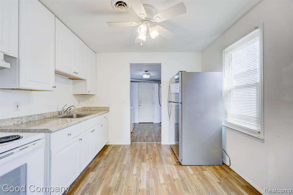 555 E Mahan Avenue, Hazel Park, MI 48030 — Photo 7